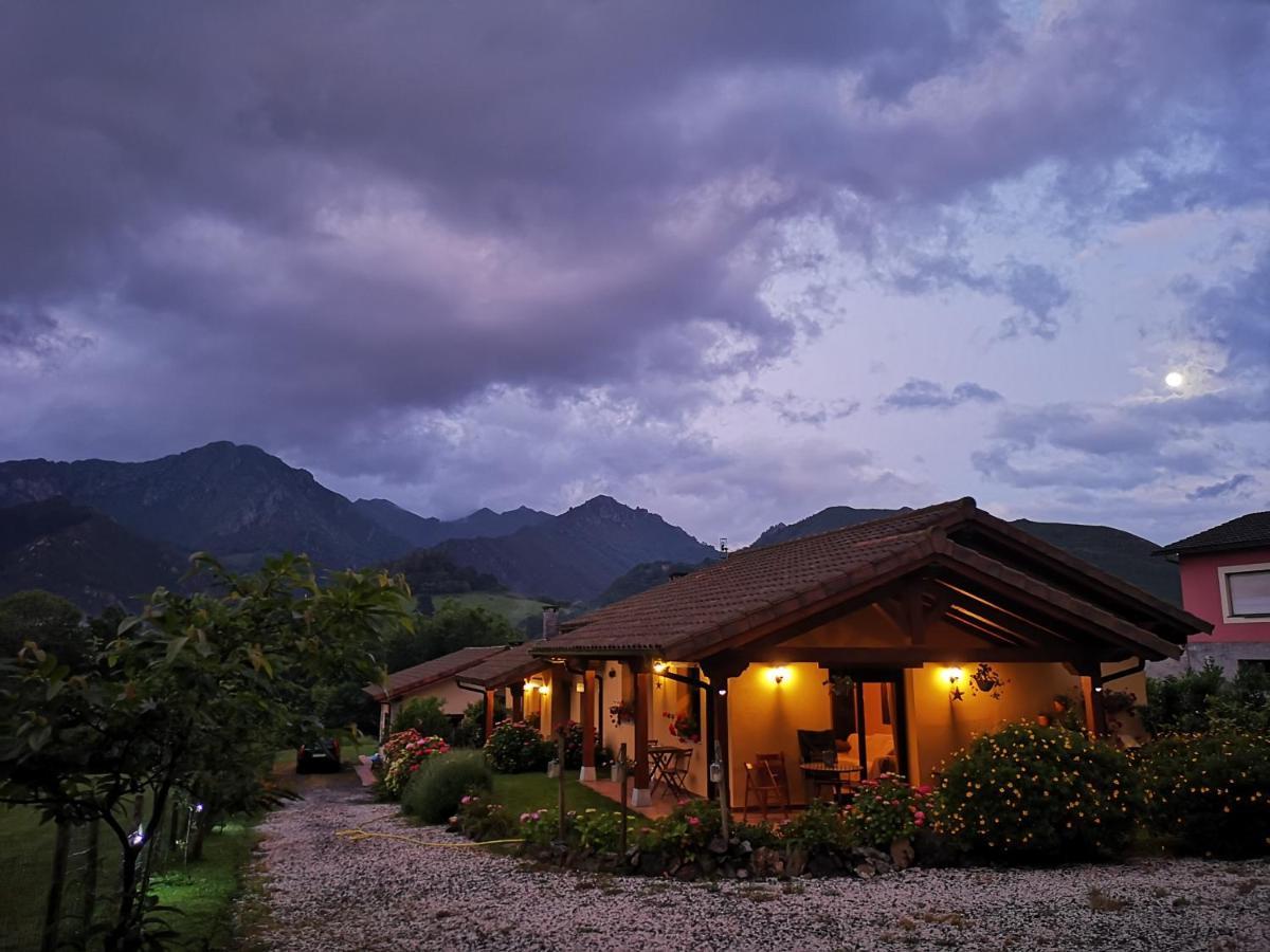 Casas Rurales Entrecastanos Onís 外观 照片