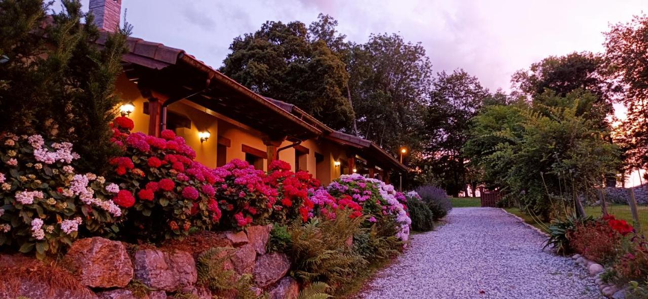 Casas Rurales Entrecastanos Onís 外观 照片