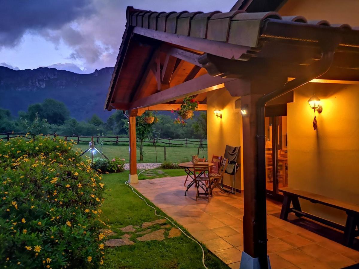 Casas Rurales Entrecastanos Onís 外观 照片