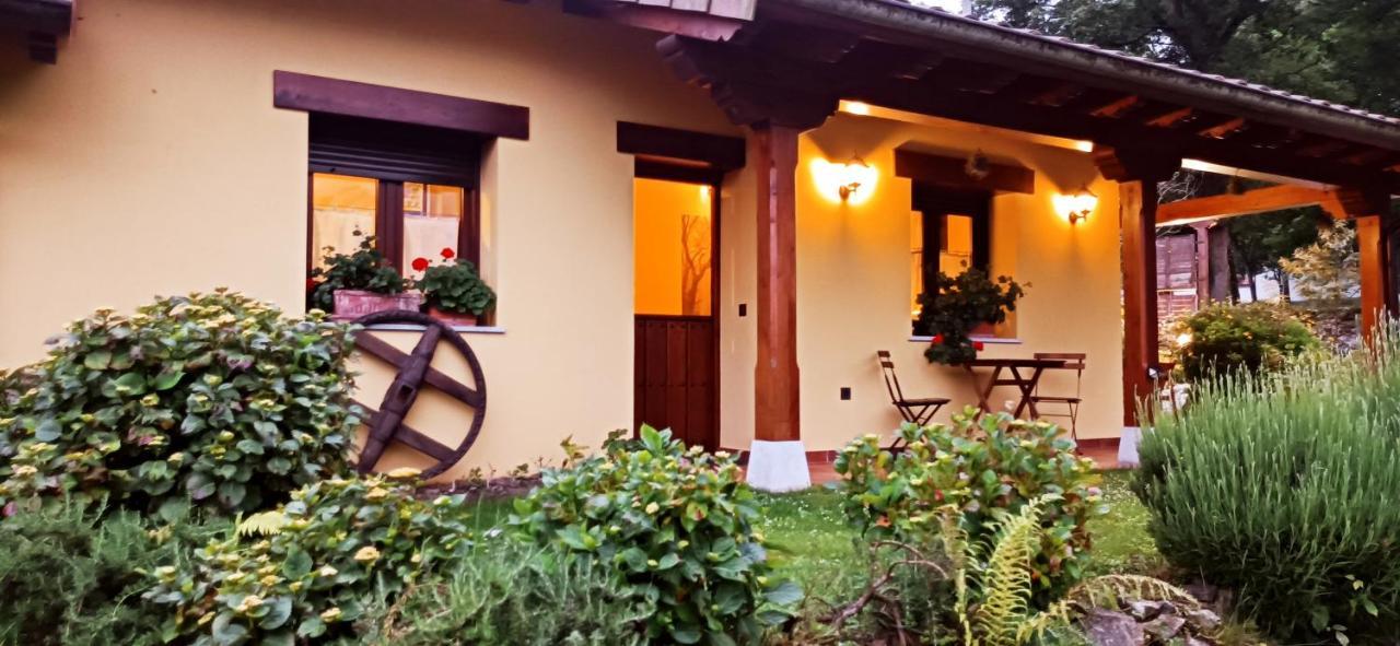 Casas Rurales Entrecastanos Onís 外观 照片