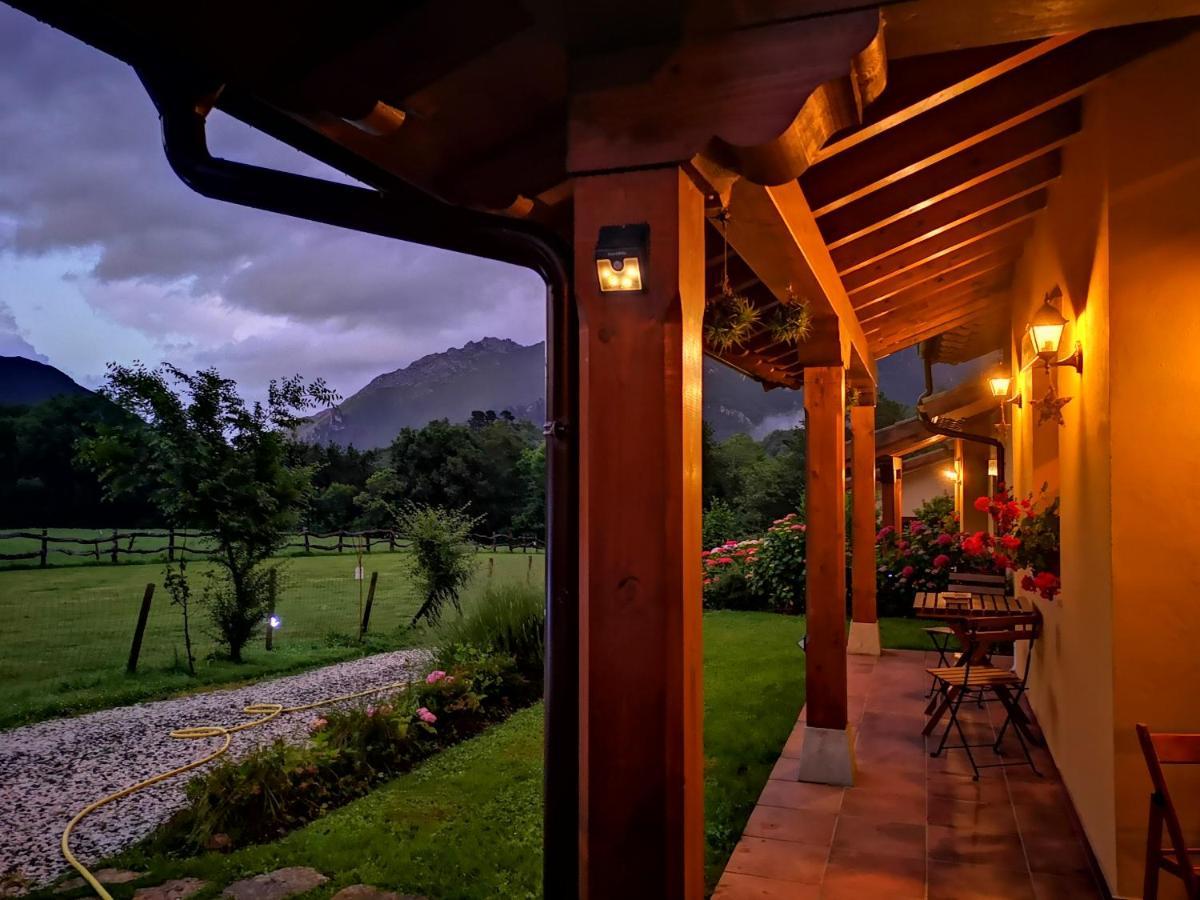 Casas Rurales Entrecastanos Onís 外观 照片