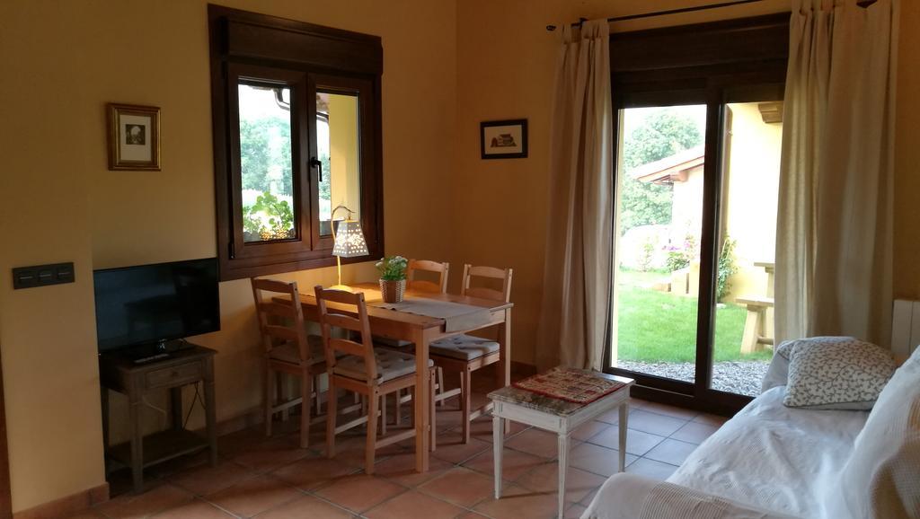 Casas Rurales Entrecastanos Onís 外观 照片