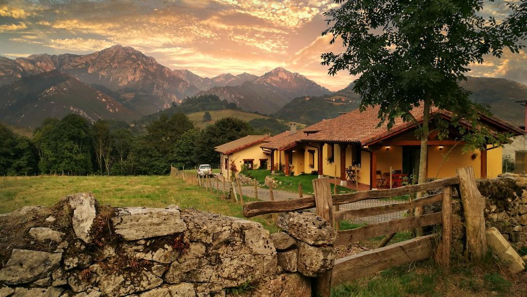 Casas Rurales Entrecastanos Onís 外观 照片