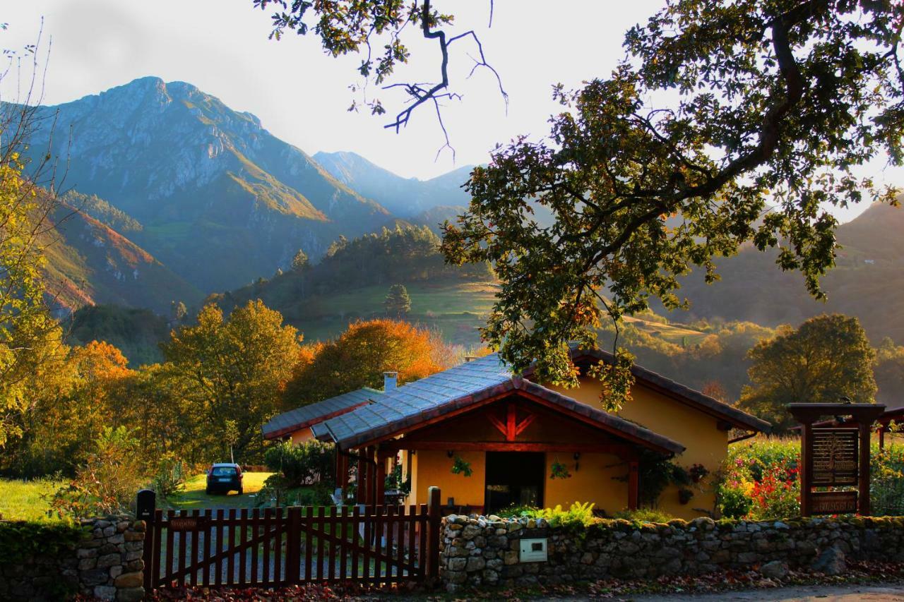 Casas Rurales Entrecastanos Onís 外观 照片
