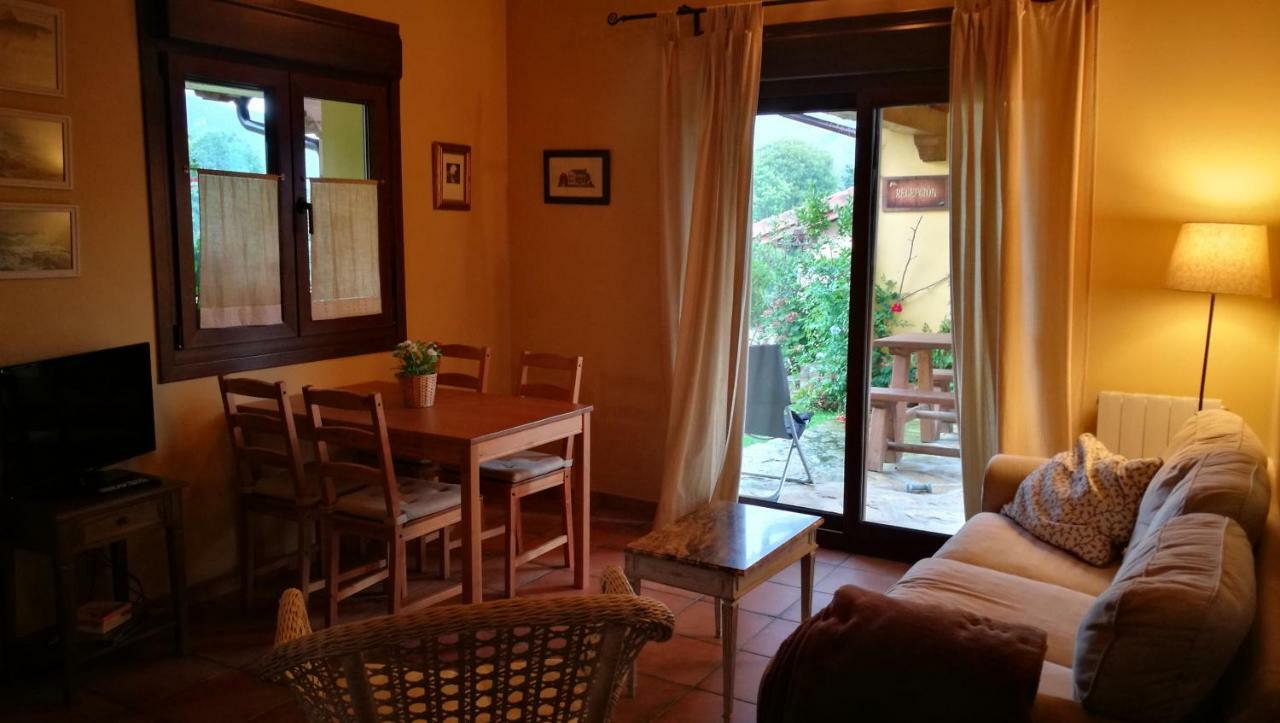 Casas Rurales Entrecastanos Onís 外观 照片