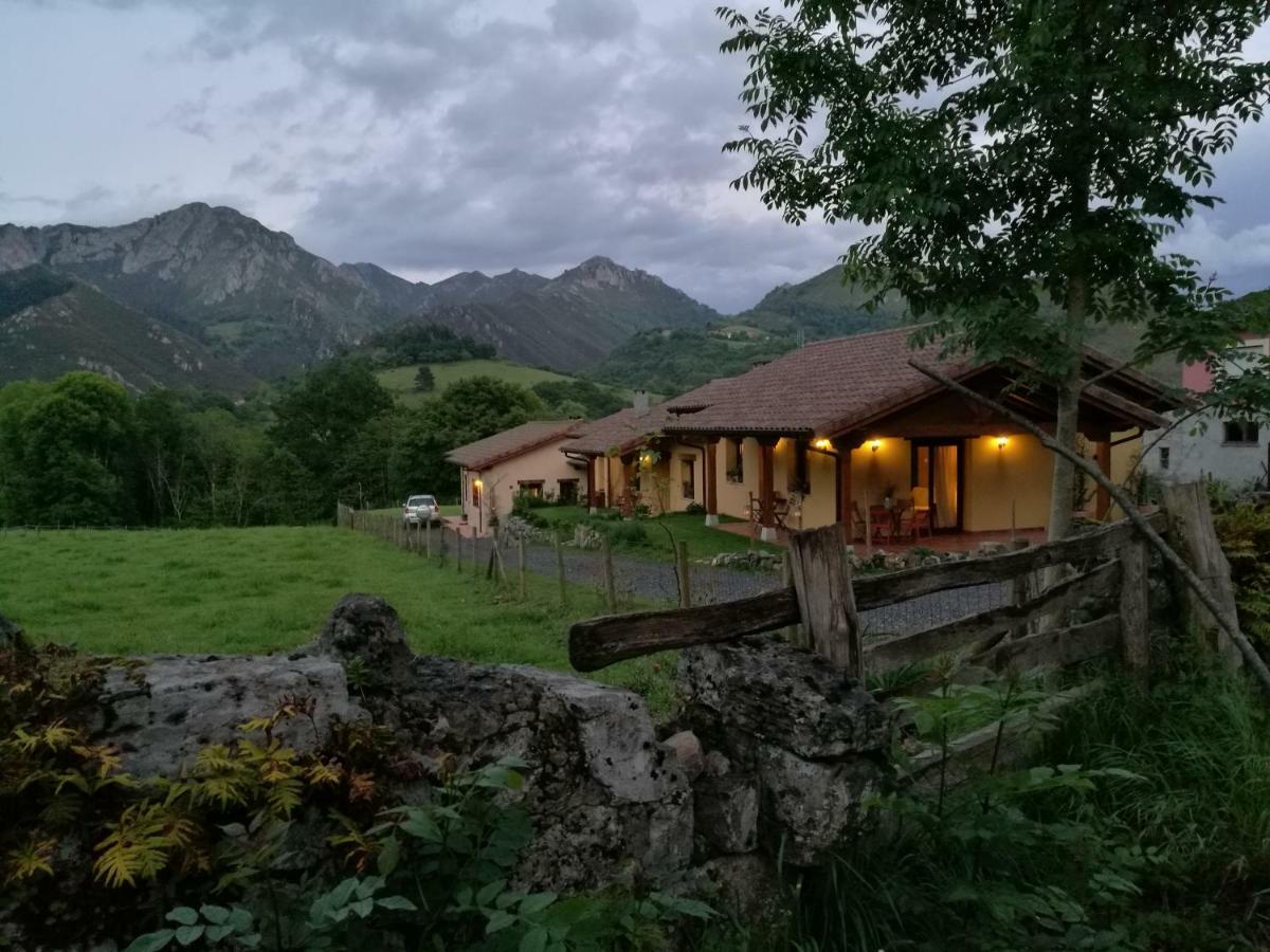Casas Rurales Entrecastanos Onís 外观 照片